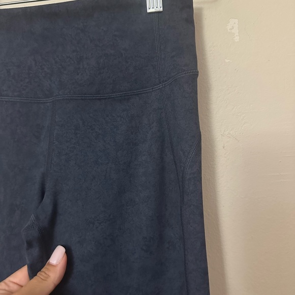 Vuori Pace High Rise Legging! Ocean Texture Blue! EUC - Picture 7 of 8